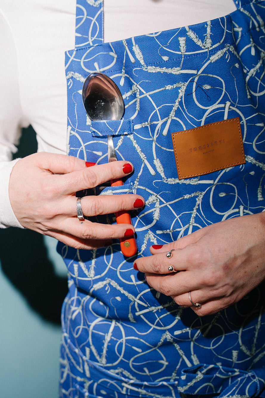 'YO8VAGYAT' apron 'whip blue'