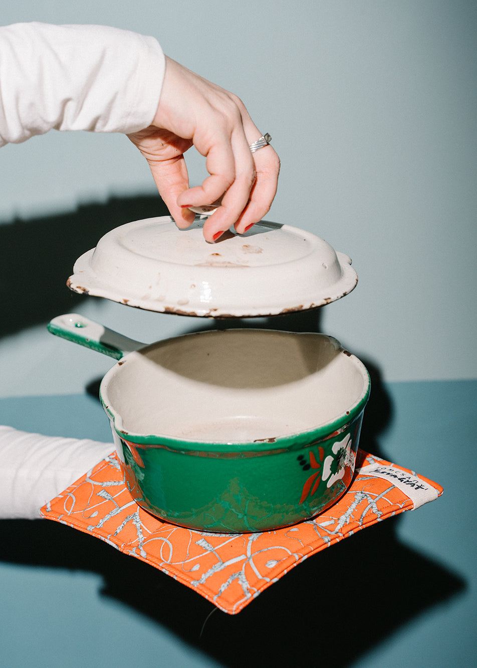 'YO8VAGYAT' pot holder 'whip red'