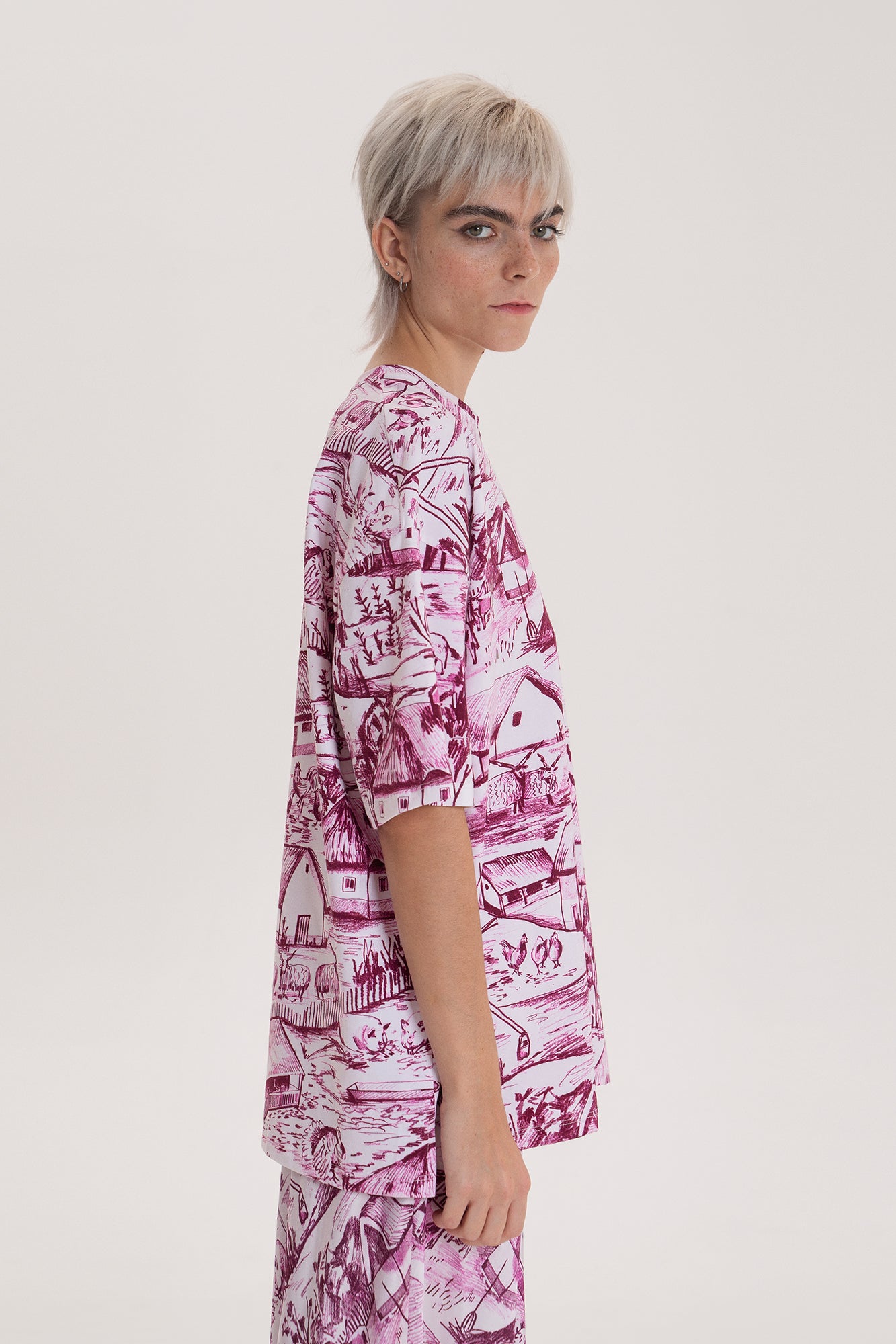 VIZITKE oversized t-shirt 'Farm pink'