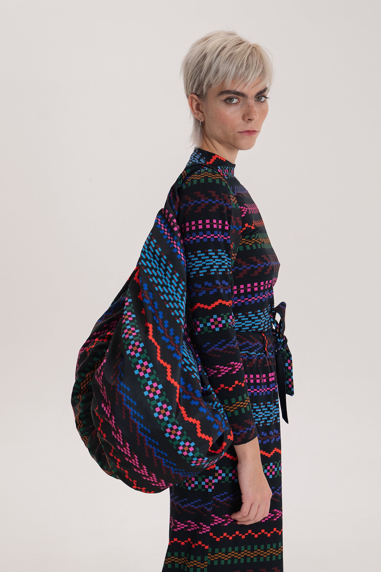 IKLAD oversized moon bag 'Pixel dark'