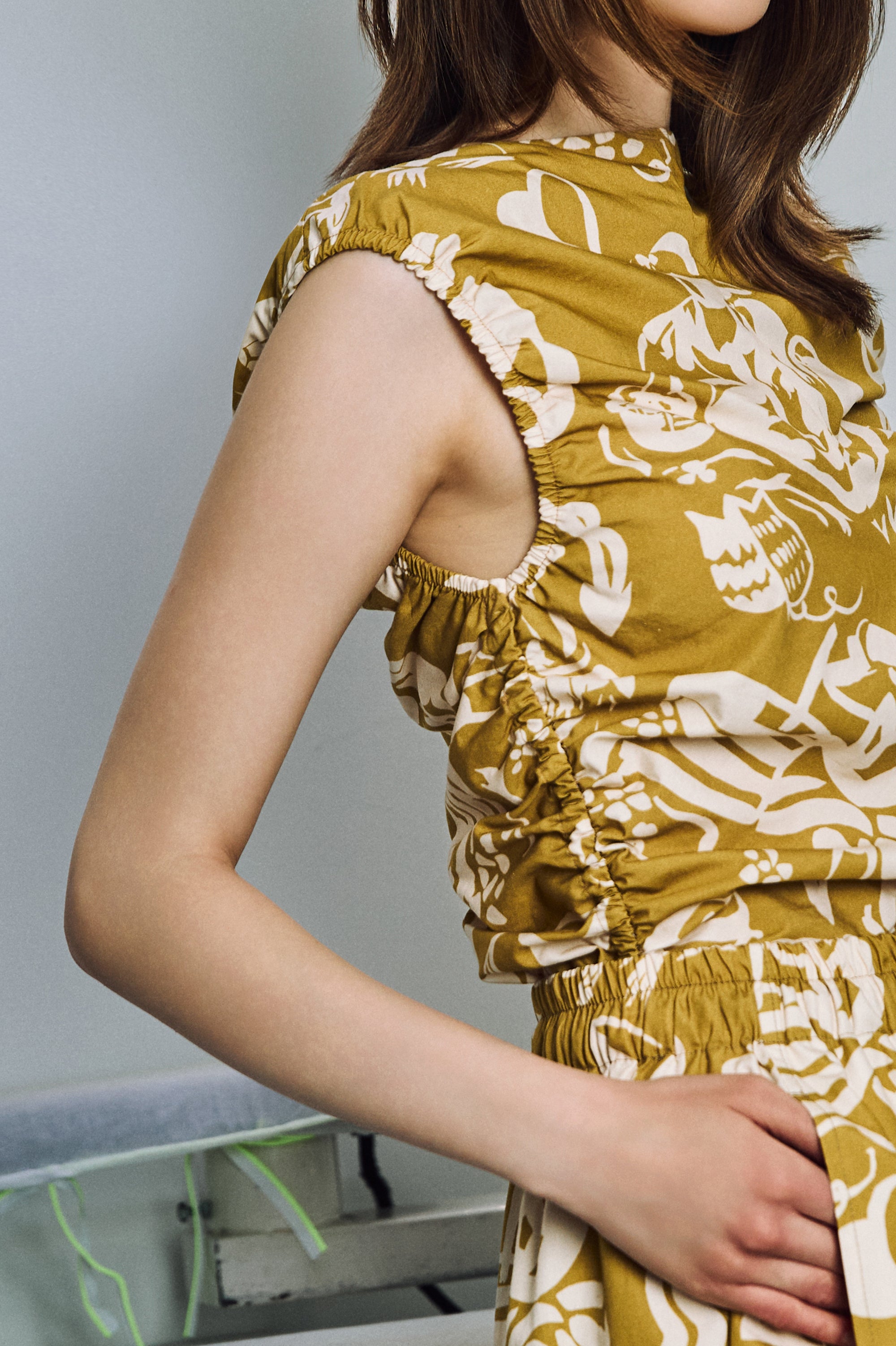 KAMU gathered sleeveless top 'Seasons Gold'