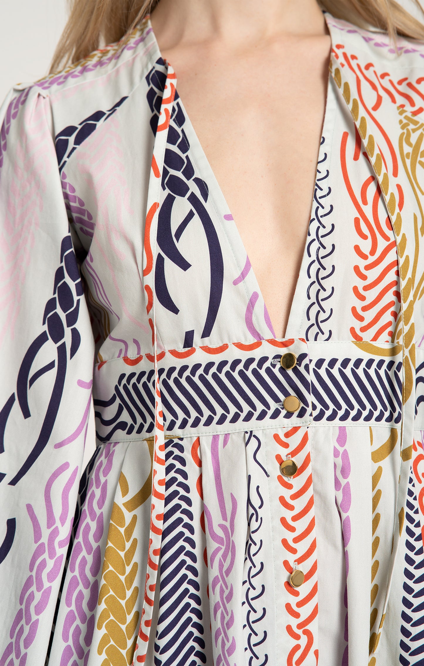 KANTAR deep V-neck dress 'Braid Mint'