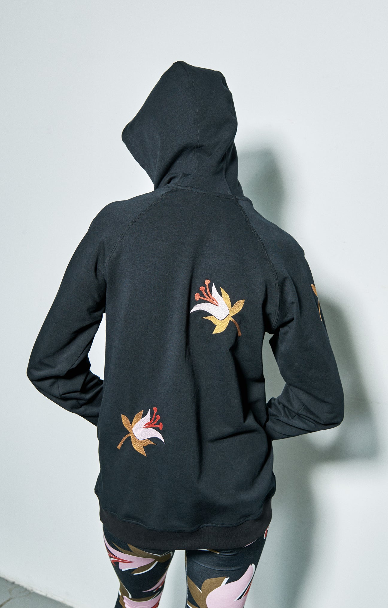 KEKES Embroidered Sweatshirt 'Tulips Black'